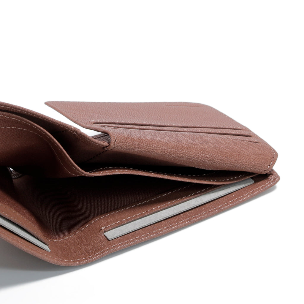 camel active | Men Bi Fold Wallet Leather 13 Card Compartments Grainy Finished | Brown